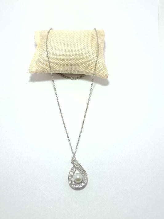 Moonlit Pearl Drop Pendant - Dimplora
