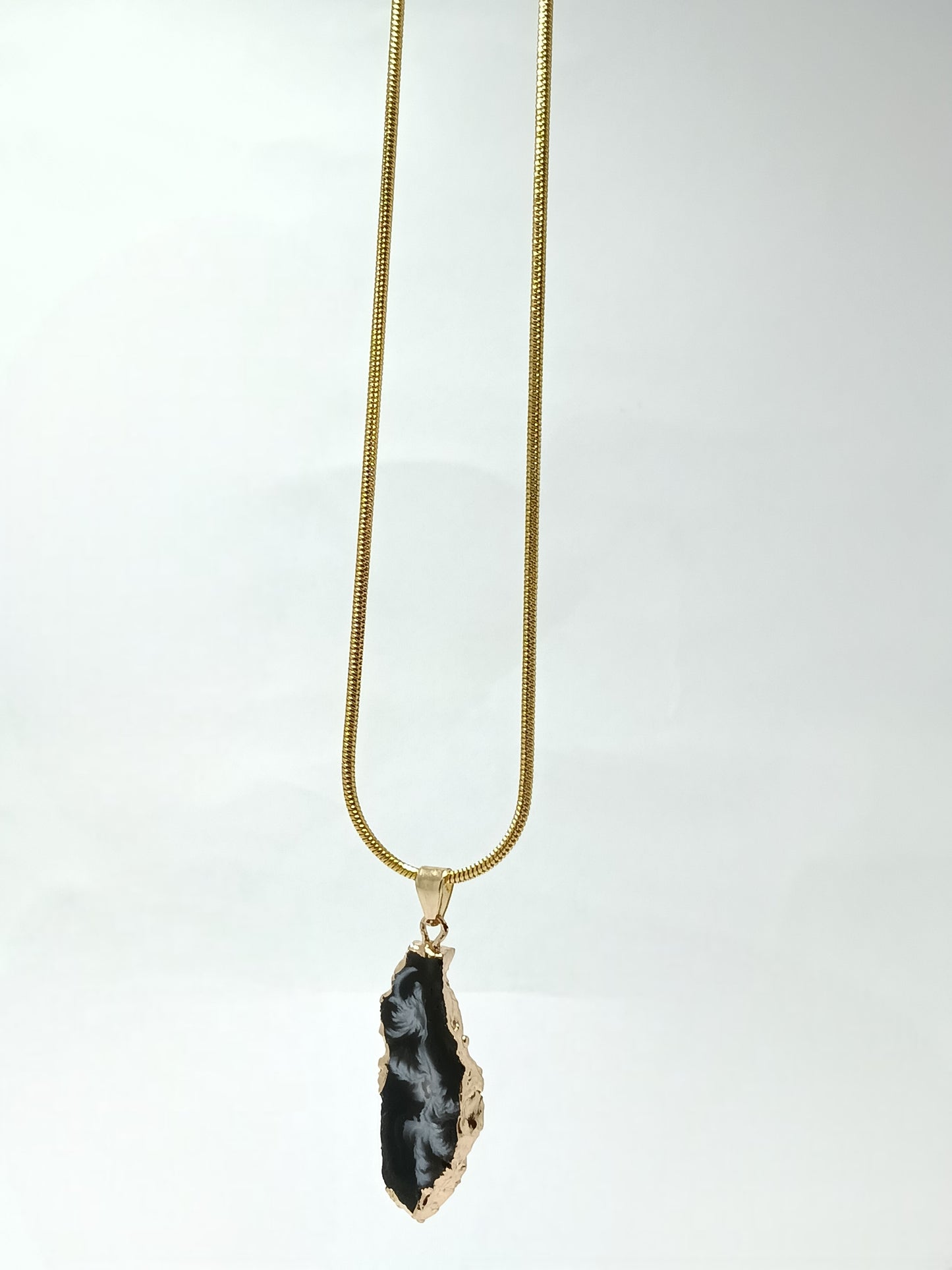 Noir Stone Elegance Pendant with Chain - Dimplora