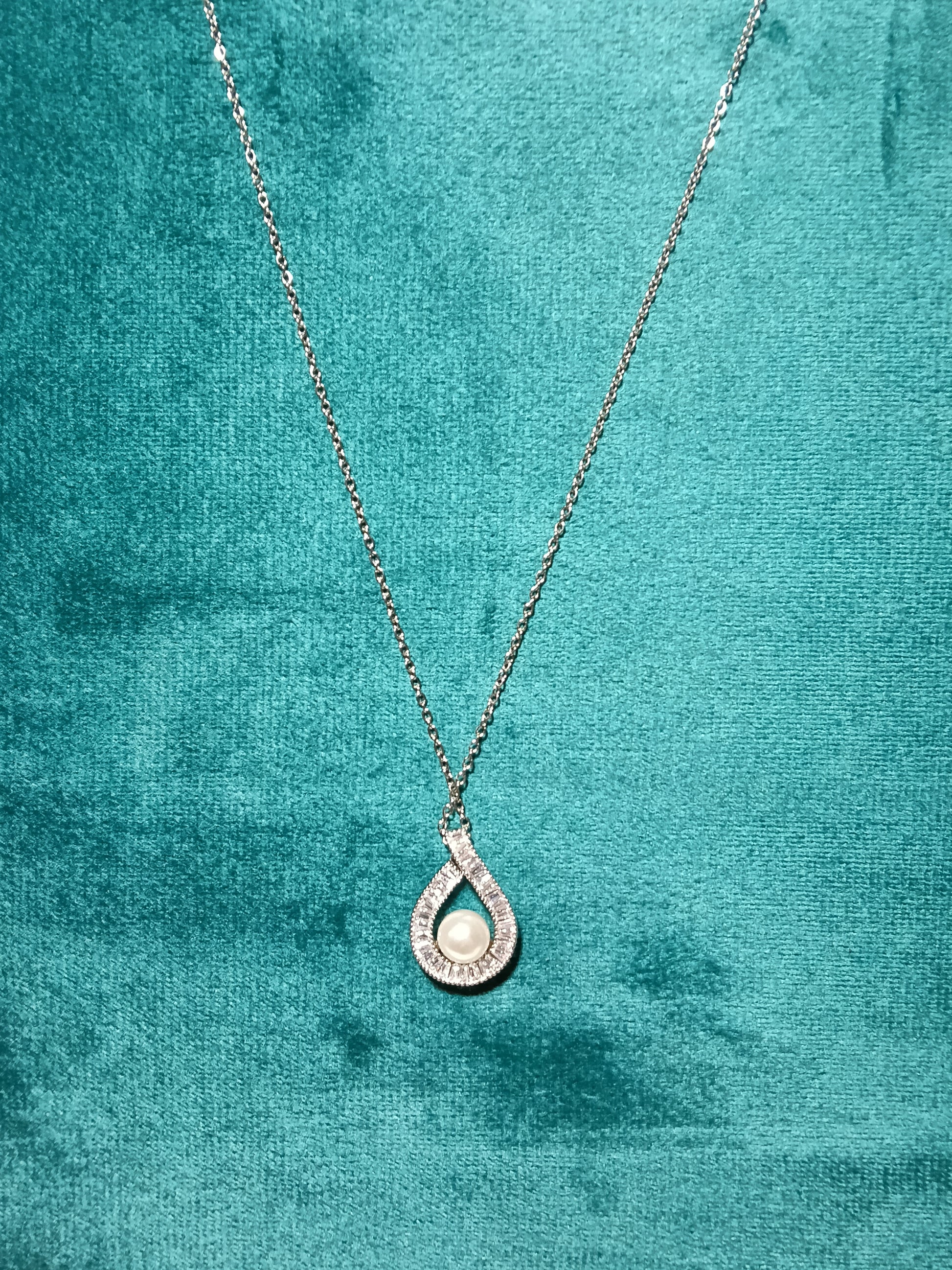 Moonlit Pearl Drop Pendant - Dimplora