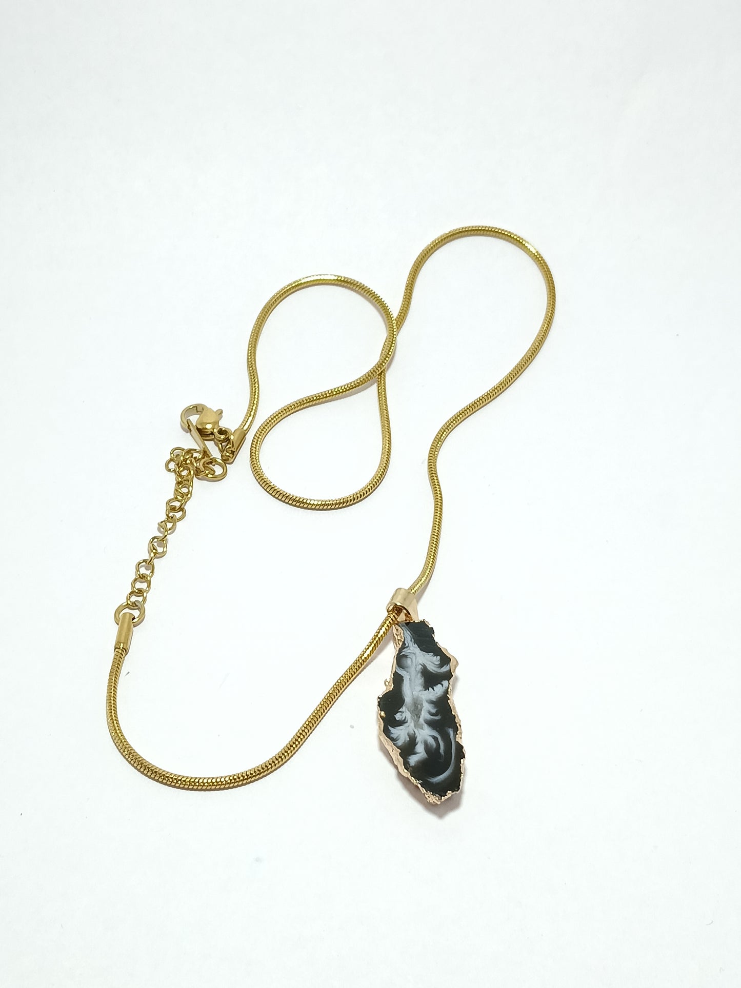Noir Stone Elegance Pendant with Chain - Dimplora