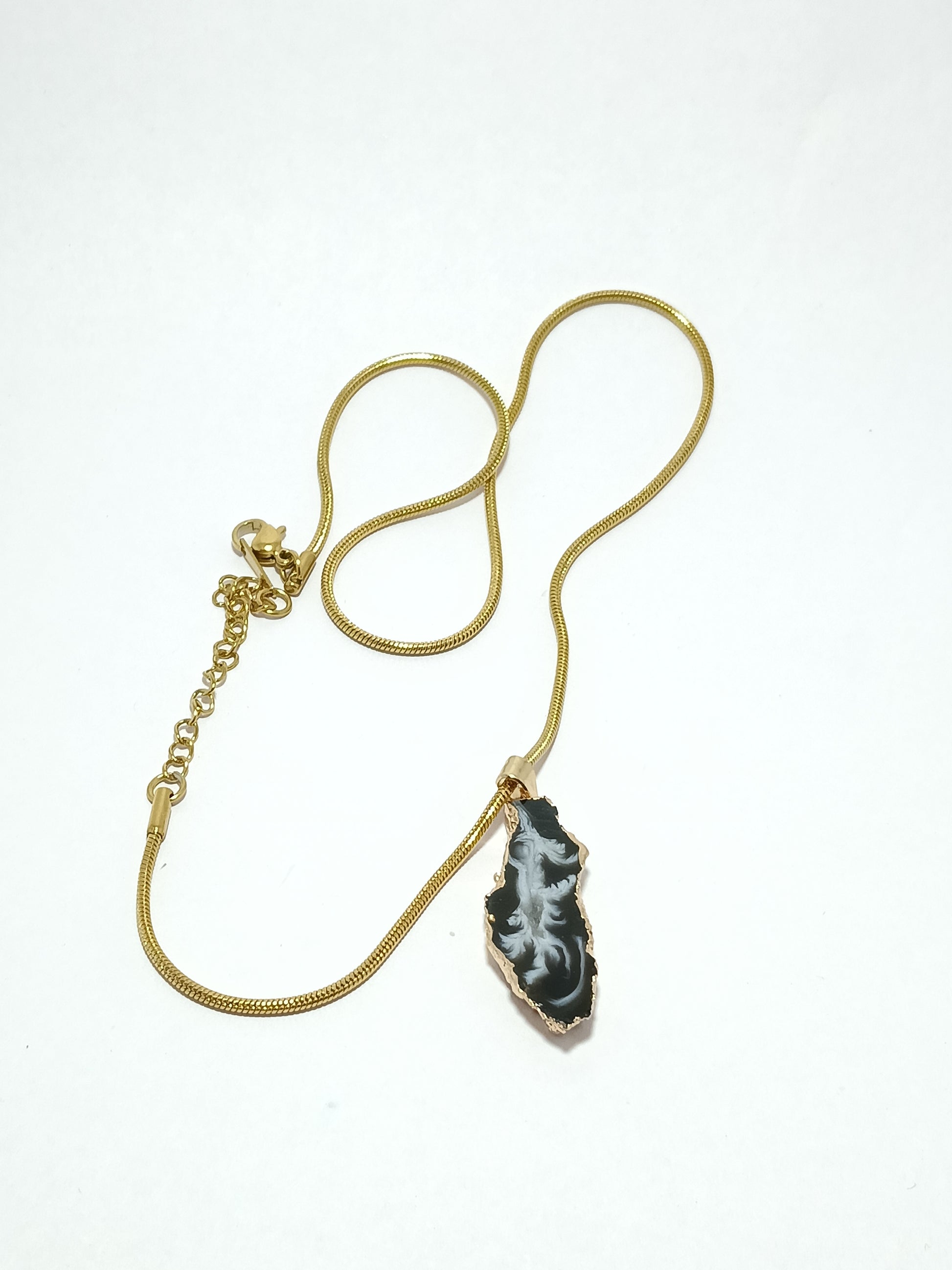 Noir Stone Elegance Pendant with Chain - Dimplora