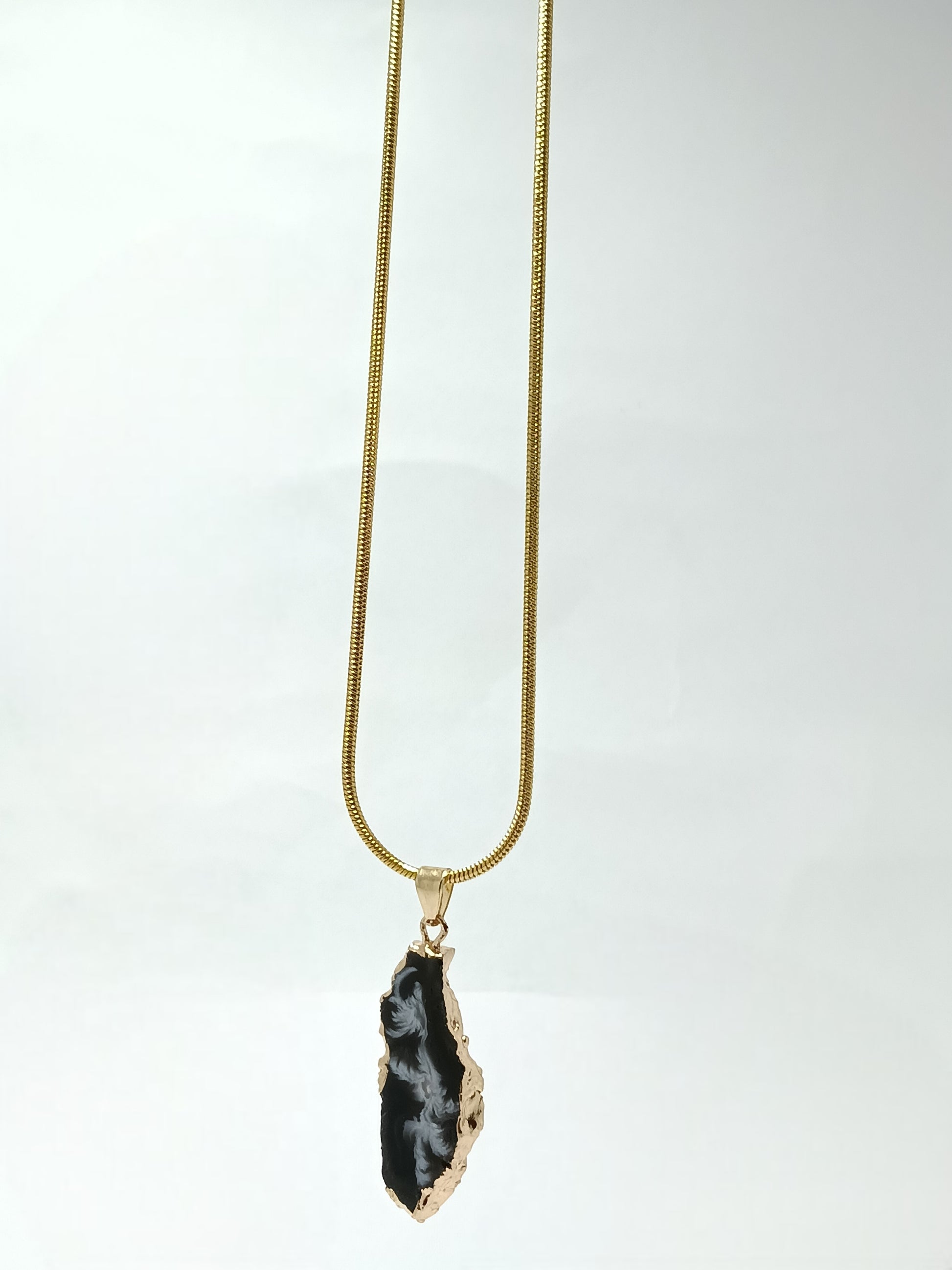 Noir Stone Elegance Pendant with Chain - Dimplora