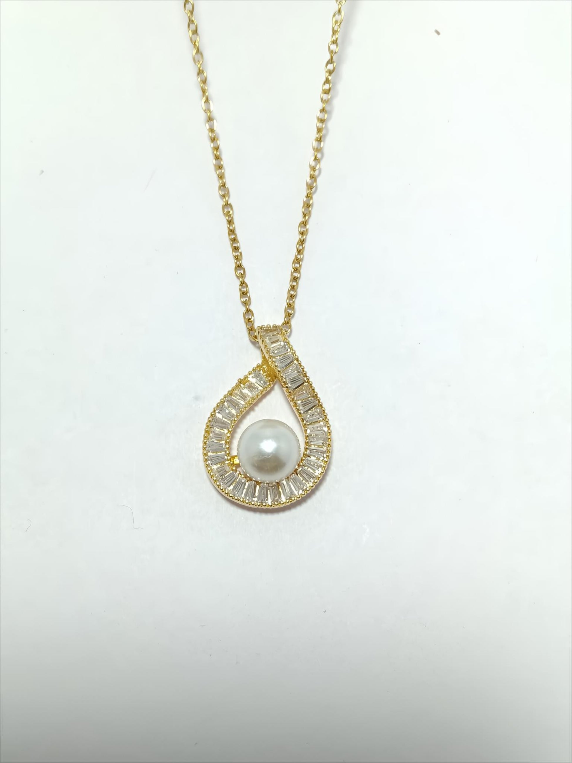 Pearl Teardrop Grace Pendant - Dimplora